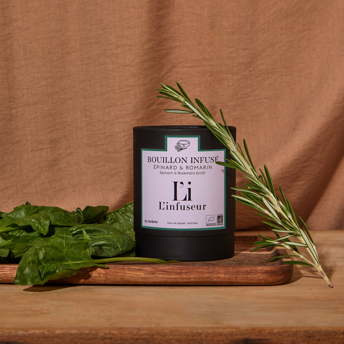 bouillon infusé bio epinard romarin illustration